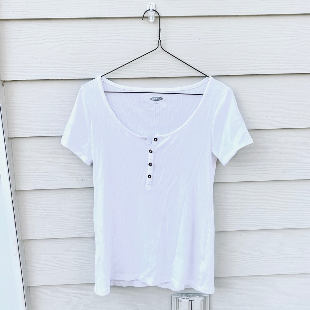 Old Navy white shirt